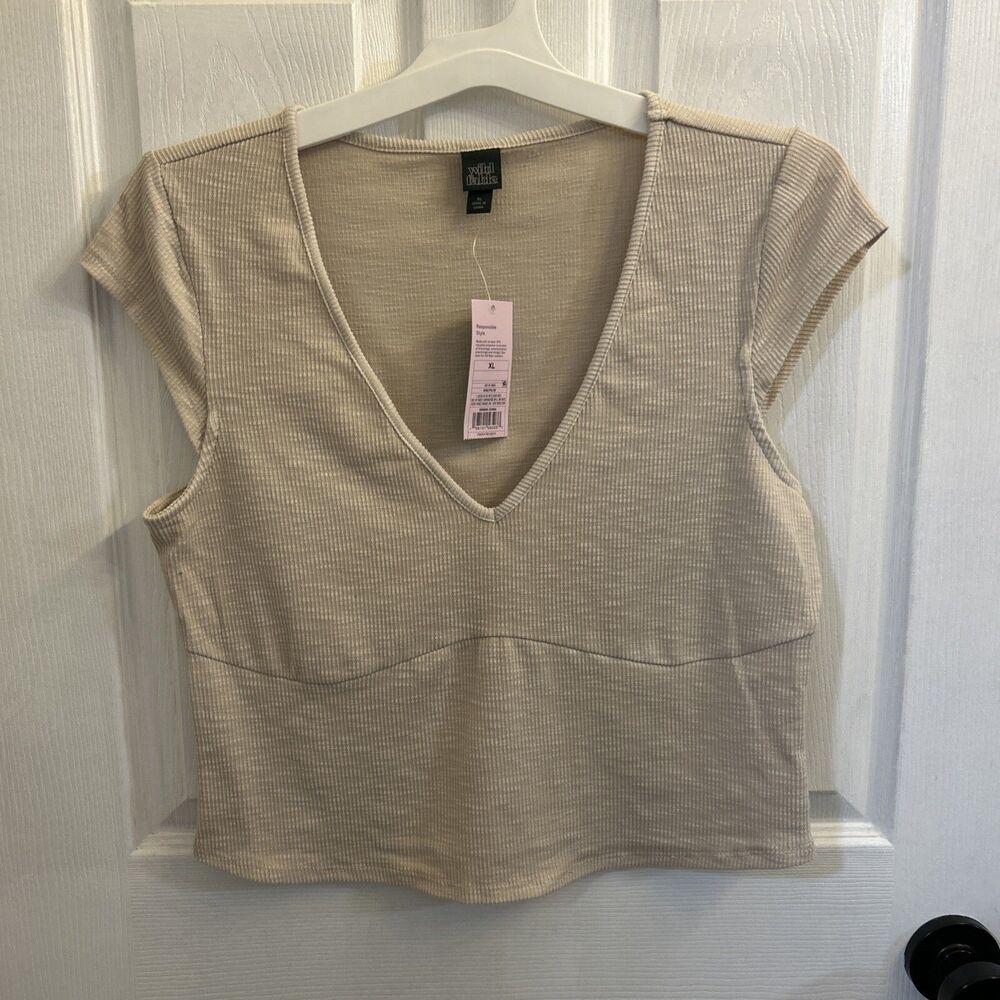 NWT Wild Fable Women’s XL V-Neck T-Shirt Beige Short Sleeve Ribbed Casual Top